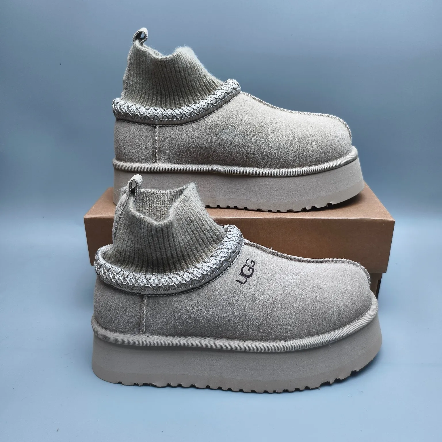 💰520 UGG sheepskin all-in-one snow boots 5956 thick-soled ethnic style braided style Color: maroon black sand matching code: 35-40
